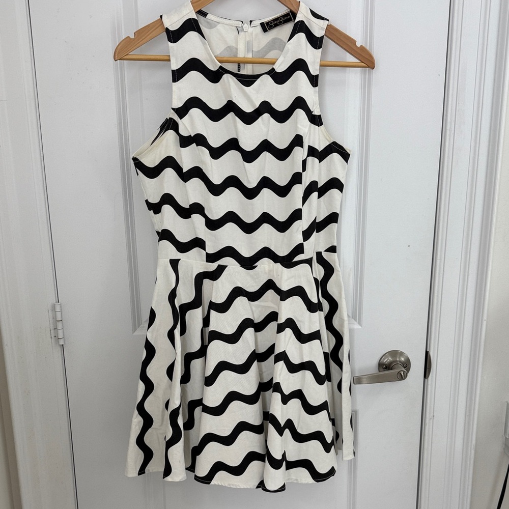 Seven Sisters Black and White Wave Pattern Mini Dress